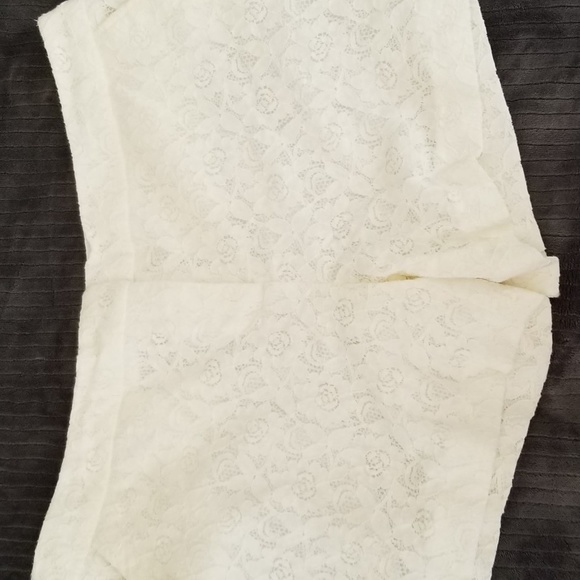 White Lacy Pin Up  Shorts By Lila Rose Size 14 - Picture 6 of 8